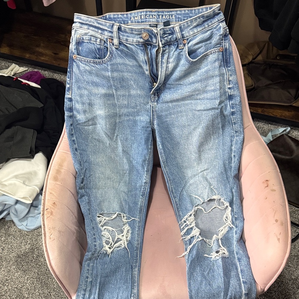 American Eagle Outfitters Women's Light Blue Ripped Boyfriend Jeans
